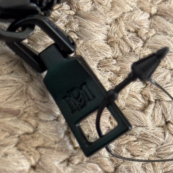 🖤 NWT Badgley Mischka Mini Credit Card Holder Black Logo - Picture 4 of 5